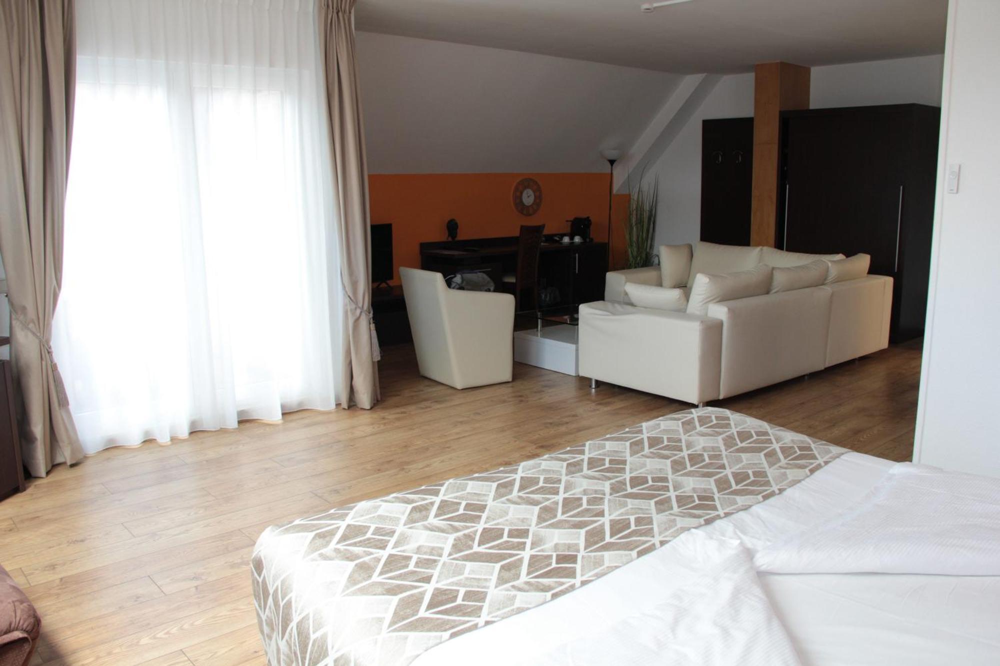 Threeland Hotel Pétange Eksteriør bilde